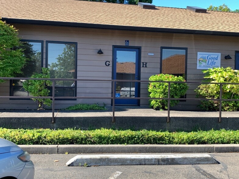 1744 E Mcandrews Rd, Medford, OR for sale - Building Photo - Image 3 of 3