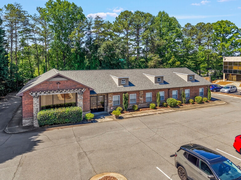 1550 Westbrook Plaza Dr, Winston-Salem, NC for sale - Building Photo - Image 1 of 14