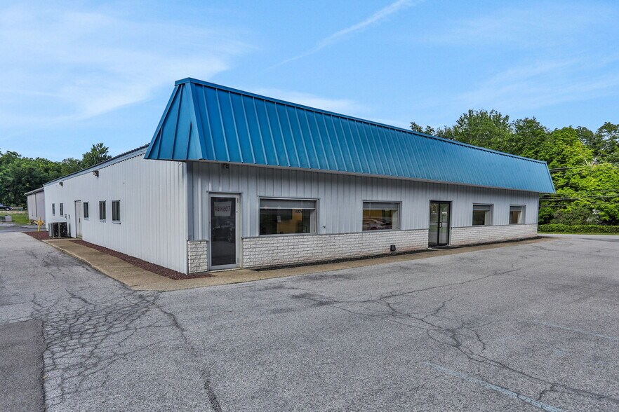 230 N Plank Rd, Newburgh, NY à louer - Photo du bâtiment - Image 2 de 10