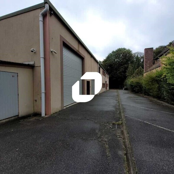 Flex in Jouy-en-Josas for sale - Building Photo - Image 3 of 9