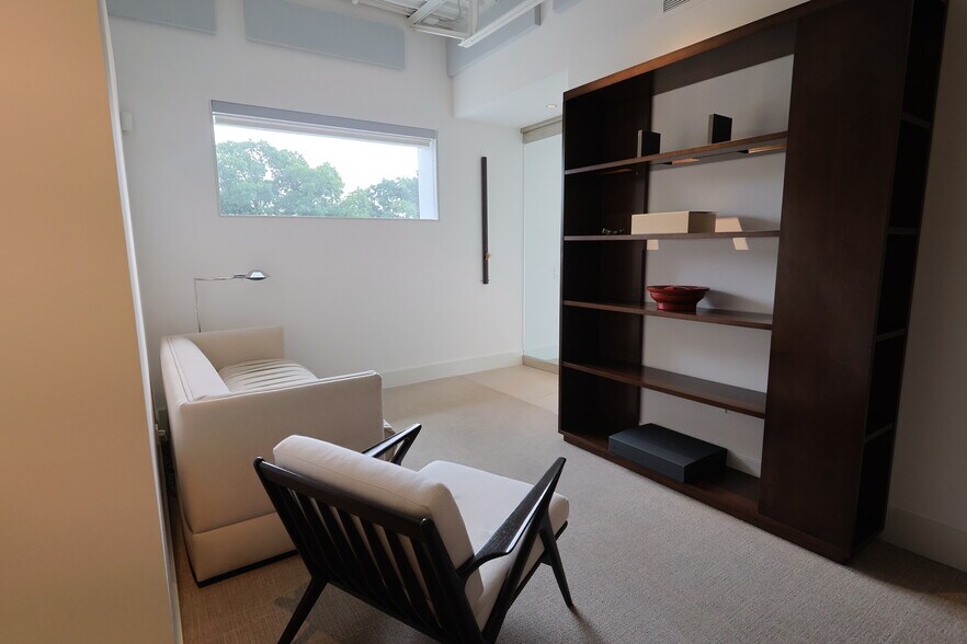 1111 Lagoon Dr, Dallas, TX à vendre - Photo intérieure - Image 3 de 13