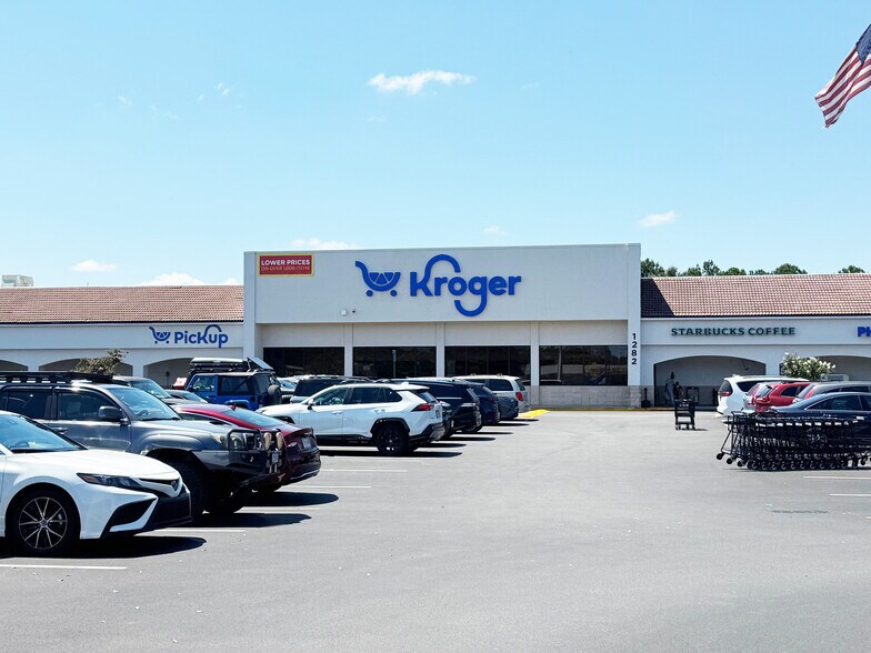 1248-1290 Smithfield Plz, Smithfield, VA à louer - Photo du bâtiment - Image 3 de 13