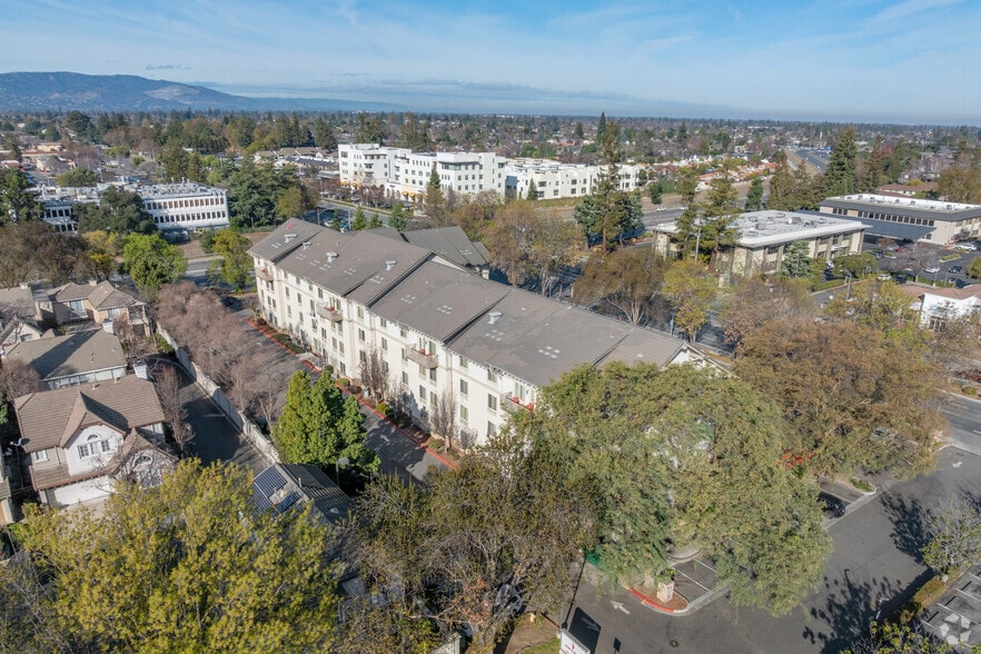 550 W Hamilton Ave, Campbell, CA à vendre - Aérien - Image 3 de 4