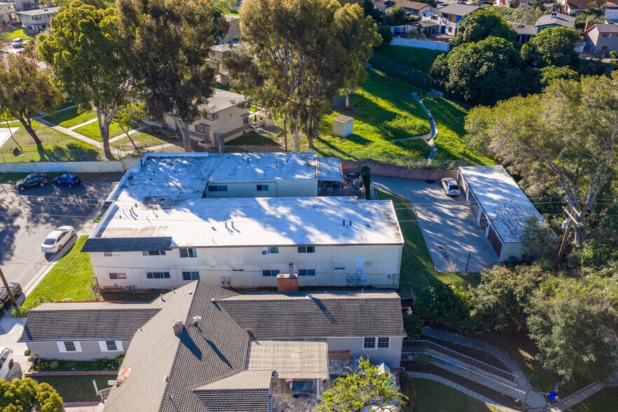 26377 Hillcrest Ave, Lomita, CA à vendre - Photo du bâtiment - Image 3 de 26