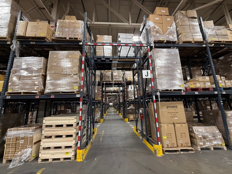 114 Tived Ln E, Edison, NJ for lease - Building Photo - Image 3 of 8