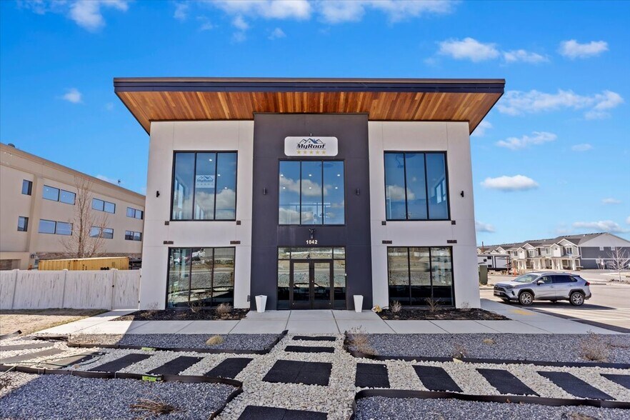 1042 3000 N, Layton, UT à vendre - Photo du bâtiment - Image 2 de 39