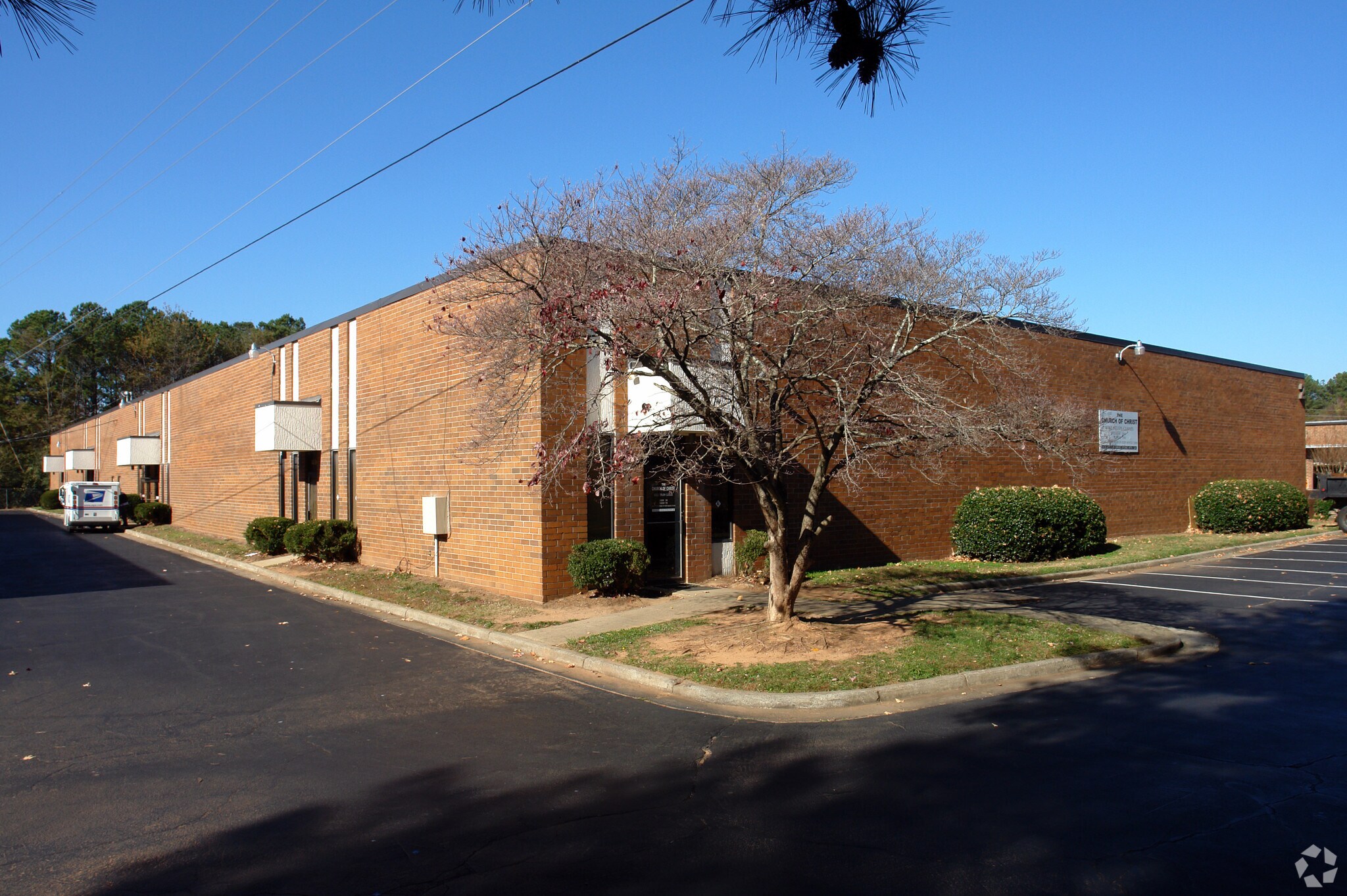 1426-1438 Kelton Dr, Stone Mountain, GA for lease Primary Photo- Image 1 of 5