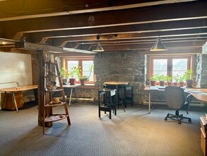 217 Rue De La Commune O, Montréal, QC à louer Photo intérieure- Image 1 de 5