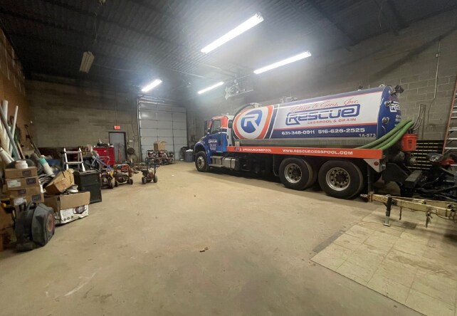 1676 Washington Ave, Bohemia, NY for lease - Interior Photo - Image 2 of 11