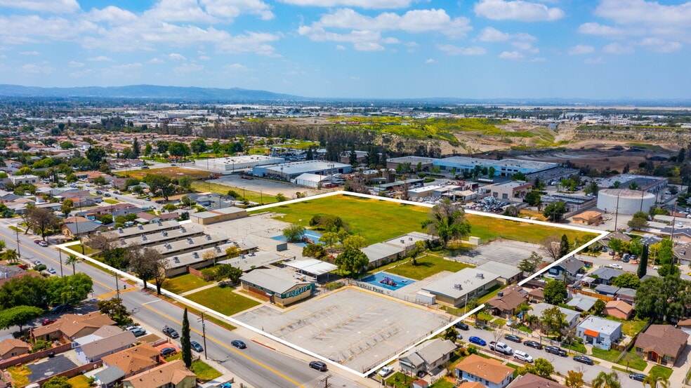 201 N Vernon Ave, Azusa, CA à vendre - Aérien - Image 3 de 6