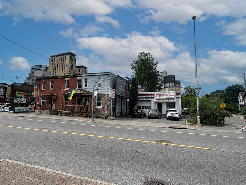 Prime Investment Opportunity portefeuille de 3 propriétés à vendre sur LoopNet.ca - Photo du bâtiment - Image 1 de 4