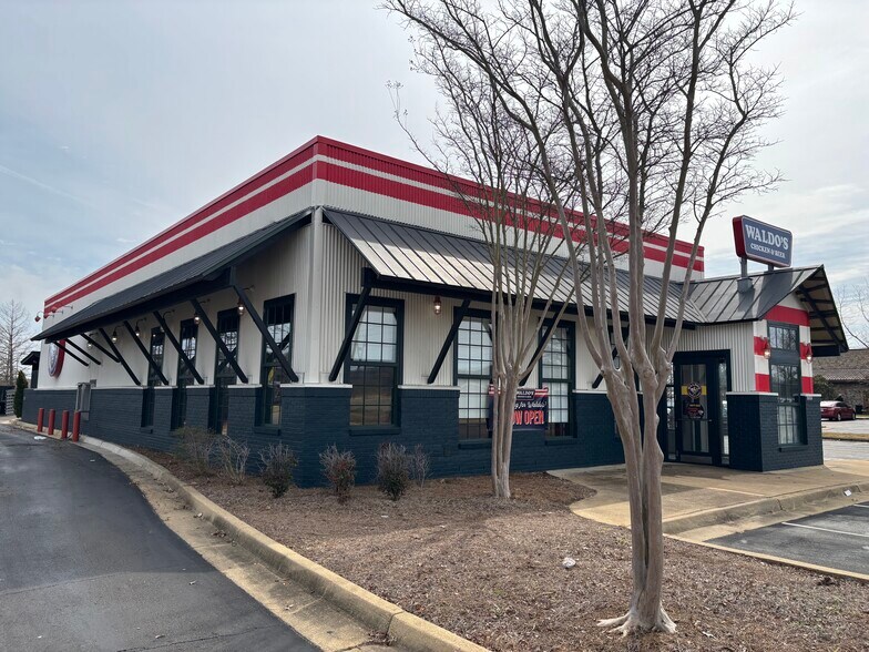 3282 N Gloster St, Tupelo, MS à vendre - Photo du bâtiment - Image 3 de 8