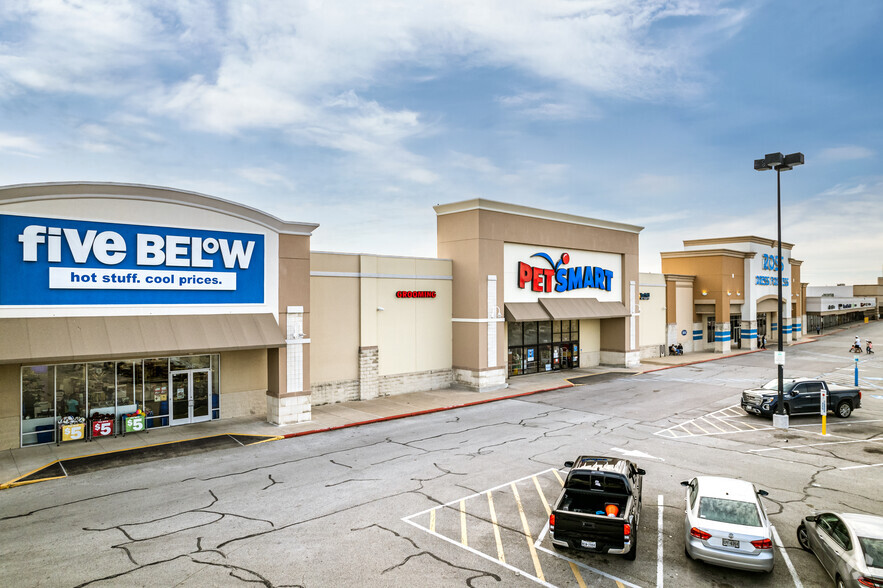 8100-8236 Kirby Dr, Houston, TX for lease - Building Photo - Image 3 of 12