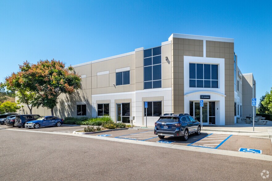 3197 Lionshead Ave, Carlsbad, CA for lease - Building Photo - Image 1 of 4