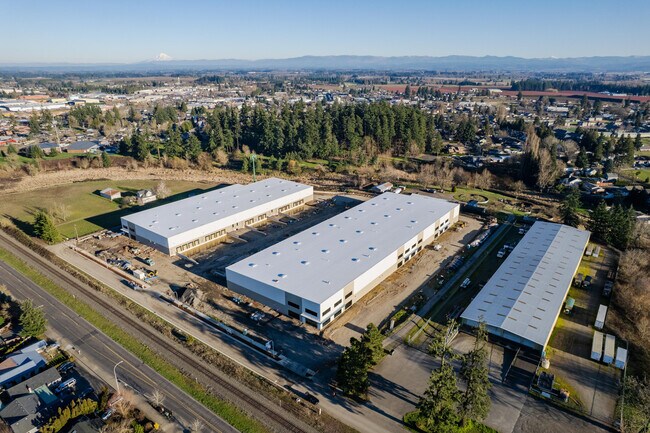 Plus de détails pour 1414 Commerce Way, Woodburn, OR - Industriel à louer