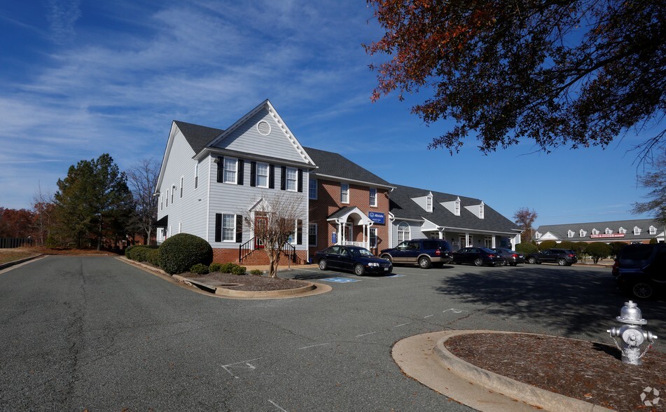 13700-13702 Village Mill Dr, Midlothian, VA for lease - Building Photo - Image 1 of 5