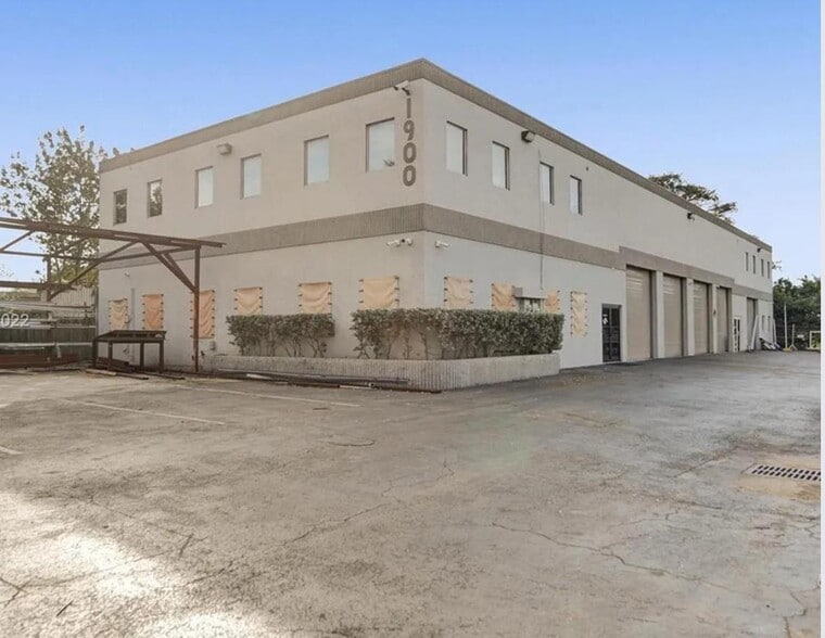 1901 NW 32nd St, Pompano Beach, FL à louer - Photo principale - Image 2 de 2