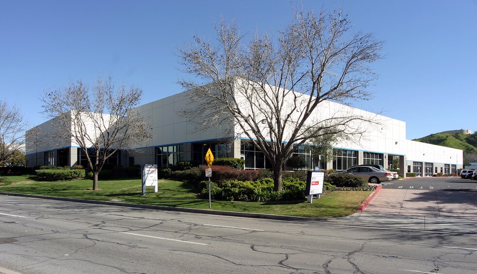 25620 Rye Canyon Rd, Valencia, CA à louer - Photo du bâtiment - Image 2 de 14