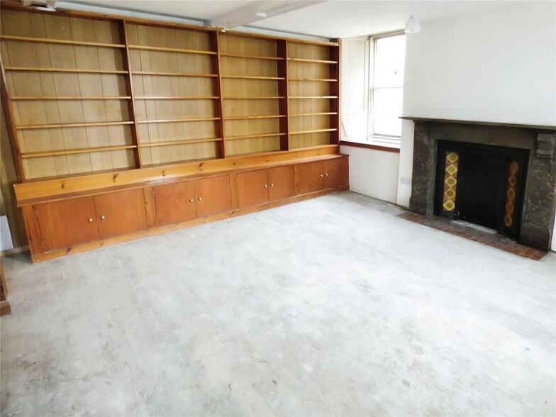 22 Market Sq, Kirkby Stephen for sale - Interior Photo - Image 2 of 17