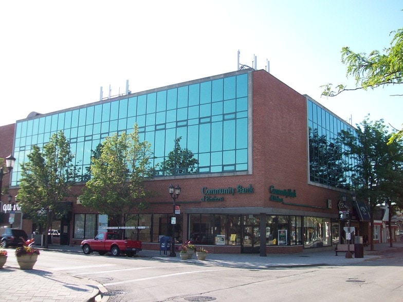 110 E Schiller St, Elmhurst, IL for lease - Building Photo - Image 1 of 7