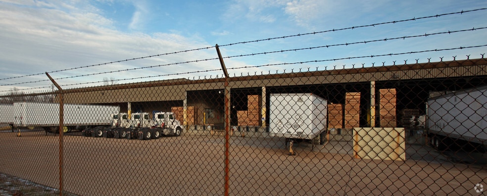 2646 Metro Blvd, Maryland Heights, MO for lease - Building Photo - Image 2 of 2