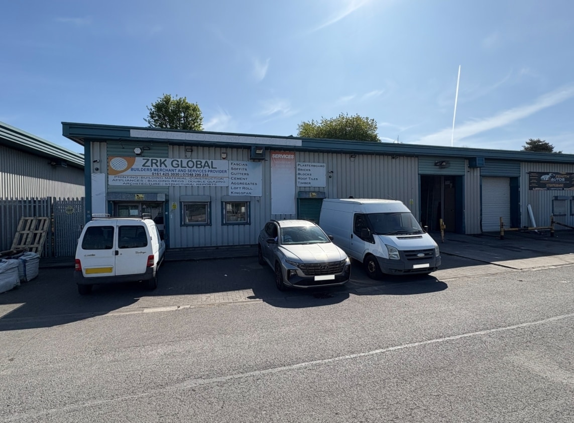 1 Featherstall Rd S, Oldham for sale Primary Photo- Image 1 of 4