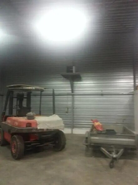 Local d'activités dans Les Mureaux à vendre - Photo du bâtiment - Image 3 de 5