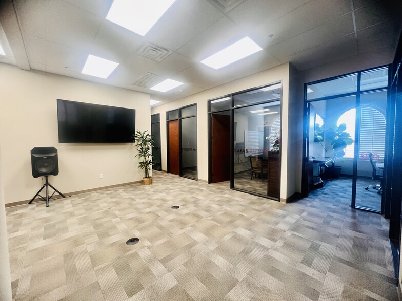 7709 San Jacinto Pl, Plano, TX for sale - Interior Photo - Image 3 of 7