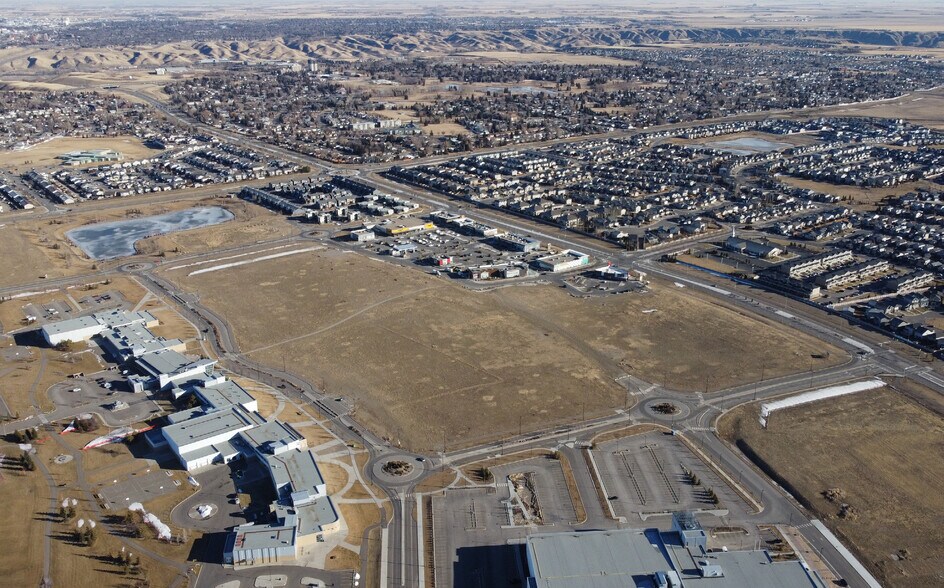 35 Mauretania Rd W, Lethbridge, AB à louer - Aérien - Image 2 de 2