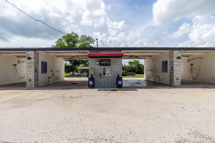 617 N Ellis St, Groesbeck, TX à vendre - Photo du bâtiment - Image 2 de 33