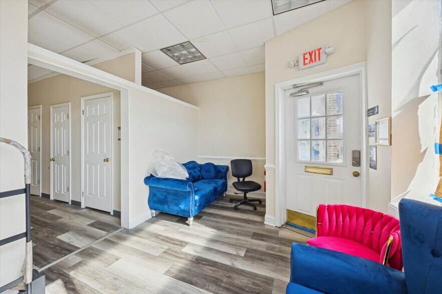 137 MacDade Blvd, Folsom, PA à vendre - Photo intérieure - Image 2 de 14