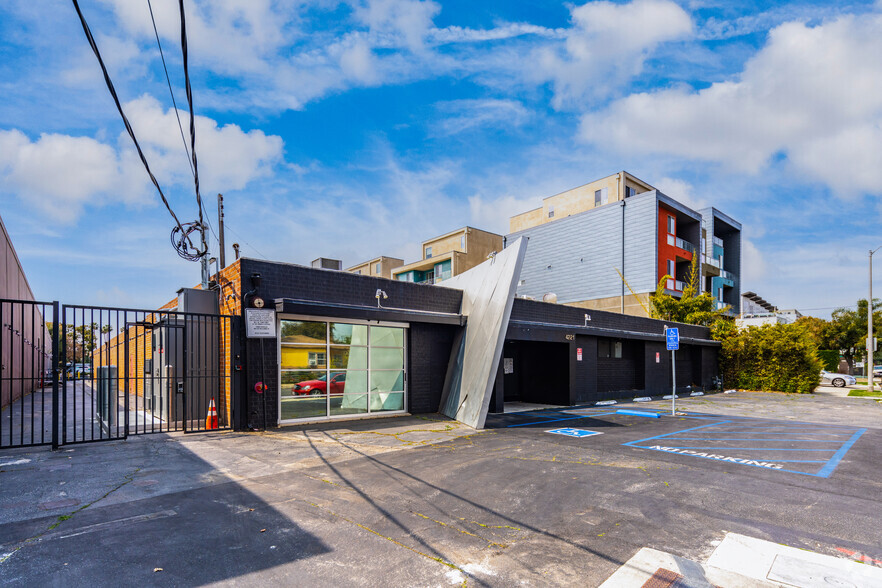 4221 Redwood Ave, Los Angeles, CA for lease - Primary Photo - Image 1 of 10