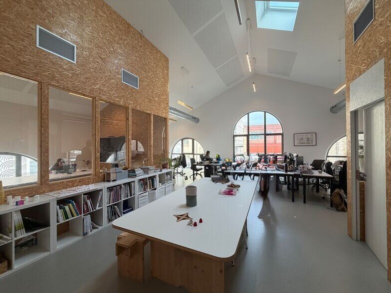 Office in Bordeaux for lease - Building Photo - Image 2 of 11