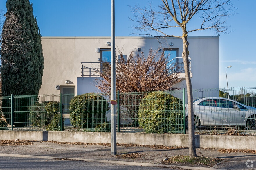 Office in Aix-en-Provence for lease - Building Photo - Image 2 of 3