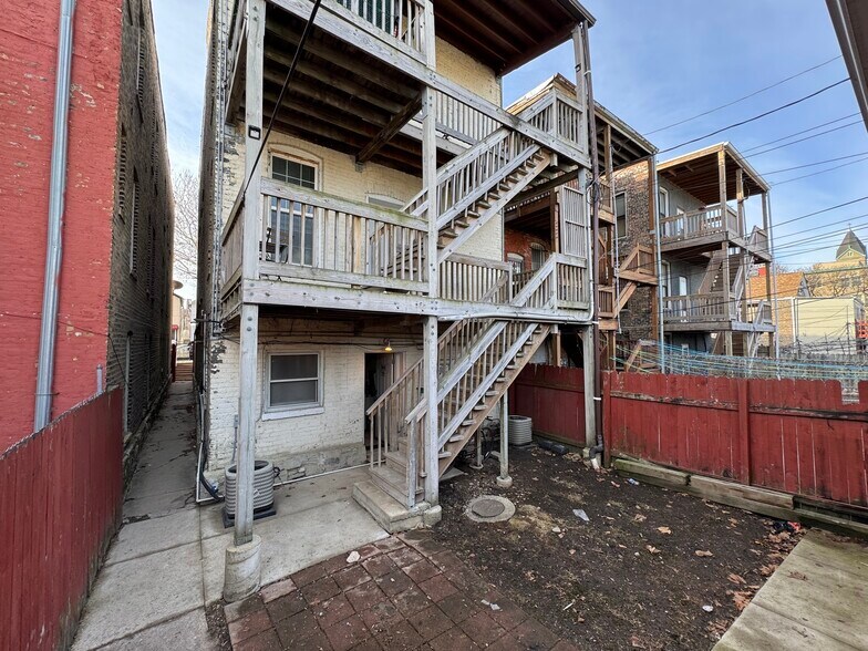 460 W 28th Pl, Chicago, IL à vendre - Photo du bâtiment - Image 3 de 7