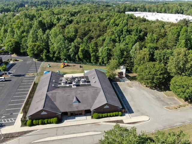 4065 Premier Dr, High Point, NC à vendre - Photo du bâtiment - Image 2 de 10