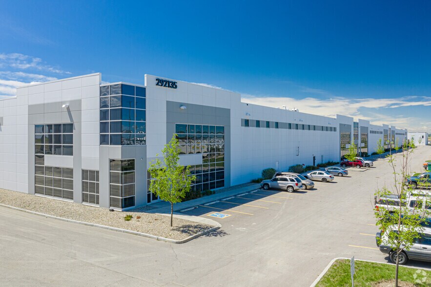 292135 Crosspointe Dr, Rocky View No 44, AB for sale - Building Photo - Image 1 of 1