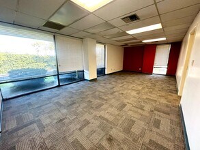 5558 California Ave, Bakersfield, CA for lease Interior Photo- Image 2 of 4