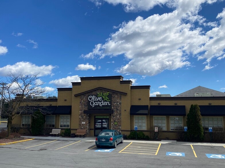 711-756 Upper Glen St, Queensbury, NY à louer - Photo du bâtiment - Image 2 de 19