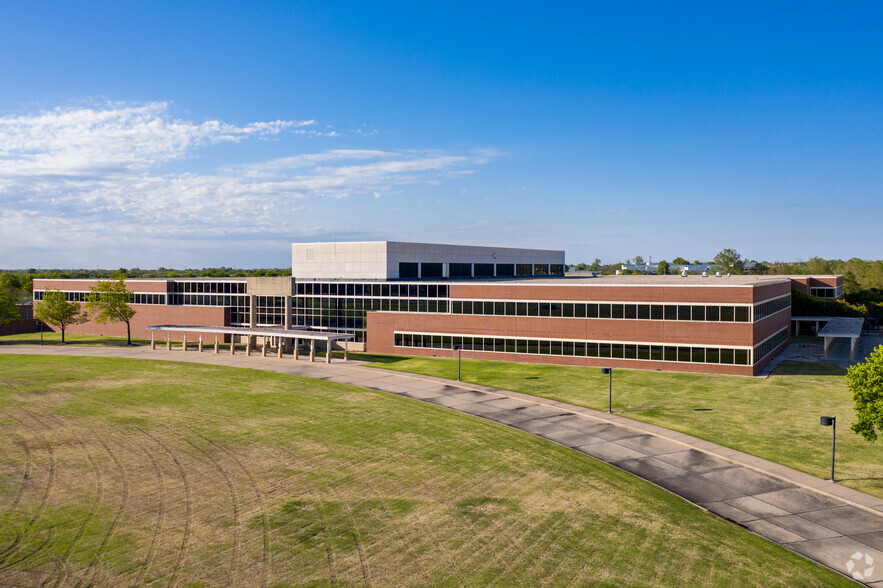 12222 State Farm Blvd, Tulsa, OK à vendre - Photo du bâtiment - Image 1 de 1