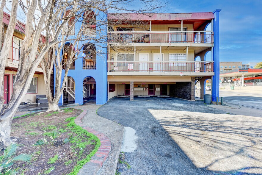 701 W North Loop Blvd, Austin, TX à vendre - Photo du bâtiment - Image 3 de 9