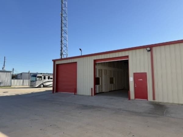 15096 Highway 6, Rosharon, TX for lease - Building Photo - Image 3 of 3