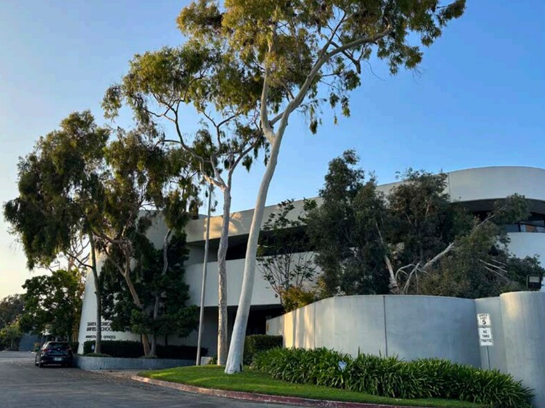 1651 16th St, Santa Monica, CA à louer - Photo du bâtiment - Image 2 de 5