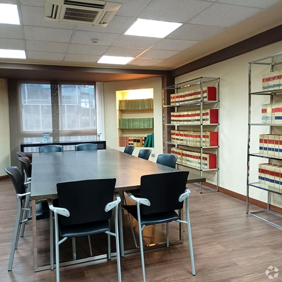 Calle de Raimundo Fernández Villaverde, 61, Madrid, Madrid for lease Interior Photo- Image 1 of 2