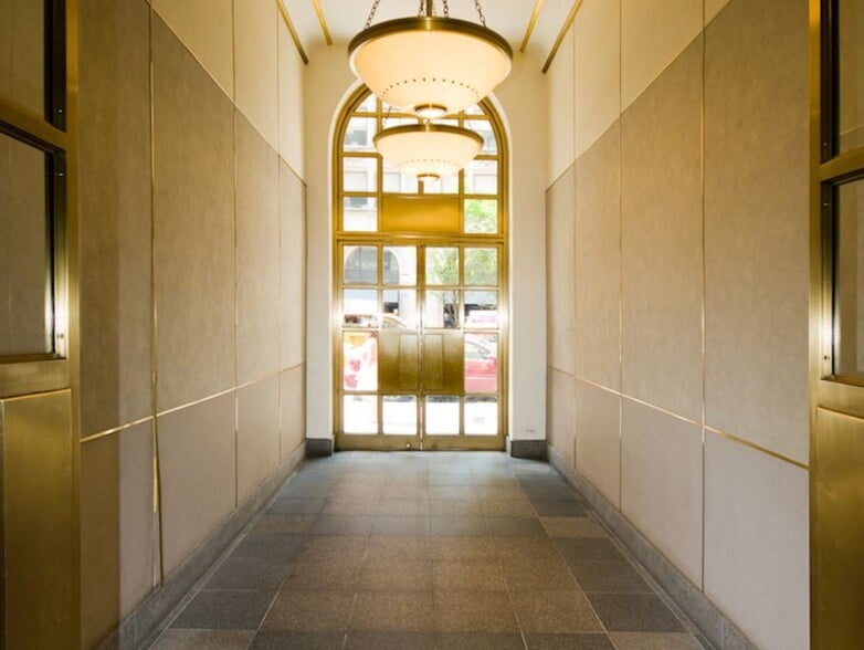 373 Park Ave S, New York, NY for lease - Lobby - Image 2 of 23