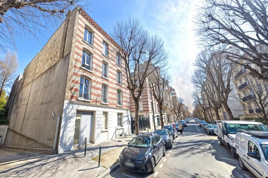 Bureau dans Neuilly-sur-Seine à vendre - Photo du bâtiment - Image 2 de 11