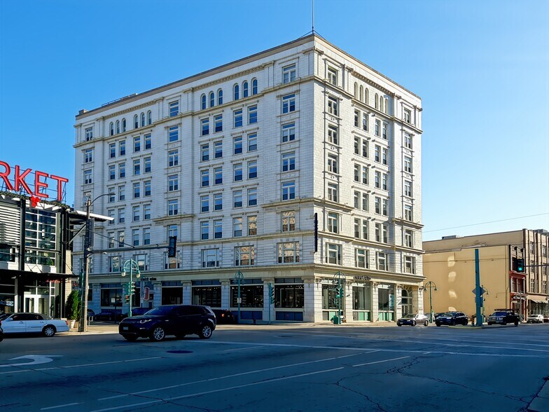 342 N Water St, Milwaukee, WI à louer - Photo du bâtiment - Image 3 de 22