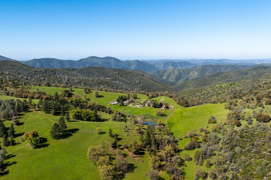 16554 Cocoran Gray Road, Groveland, CA for sale - Primary Photo - Image 1 of 38