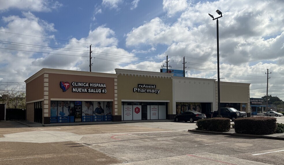 17020 Beaver Springs, Houston, TX à louer - Photo du bâtiment - Image 2 de 2