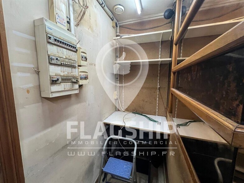 Retail in Maisons-Alfort for lease - Interior Photo - Image 2 of 7